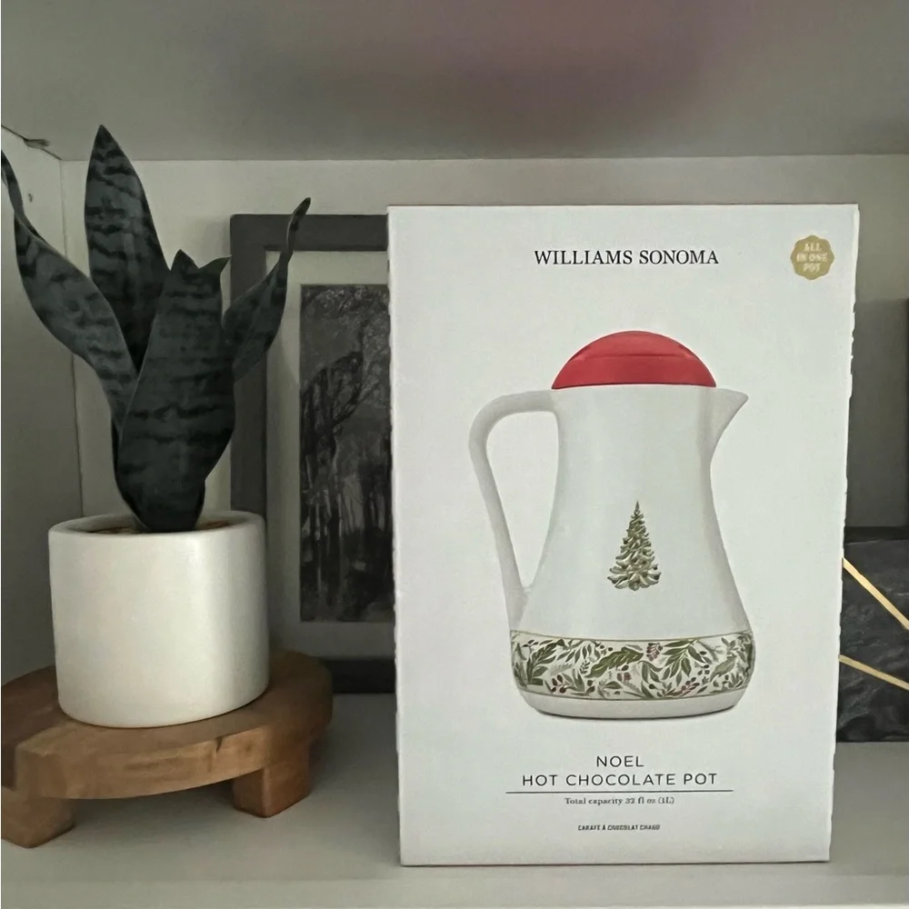 Williams Sonoma Festive Hot Chocolate Pot NWT🎄